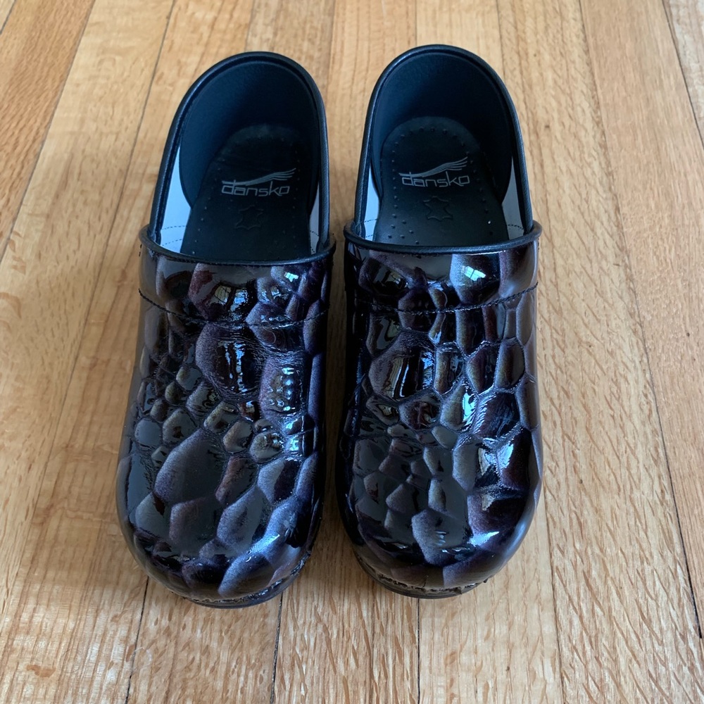 DANSKO | TIGER’S EYE ONYX CLOGS